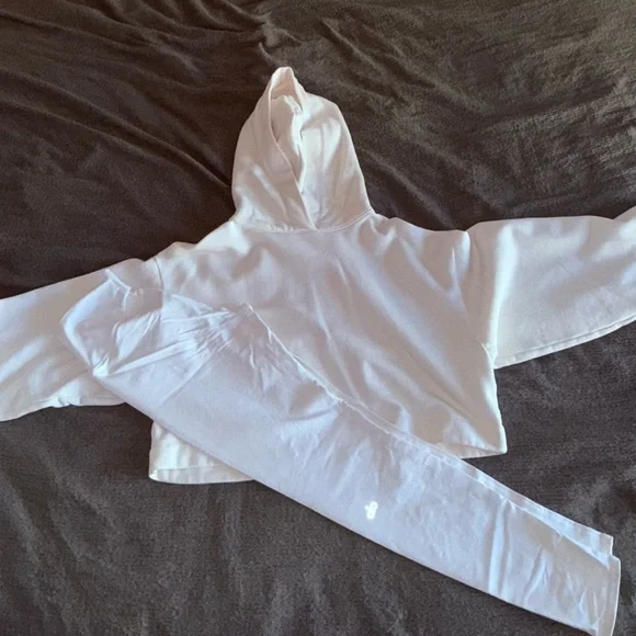 Women’s Alo Hoodie/Leggings Set - Picture 3 of 9